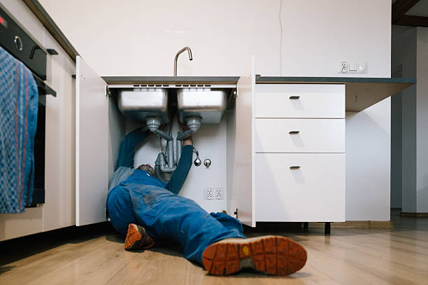 Professional Leak Detection technician working in Marathon, FL